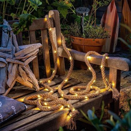 Solar kerstslinger manilla met 60 warm witte leds